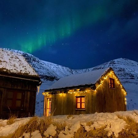 Mulafossur Cottages By Famous Waterfall In Gasadalur Екстериор снимка