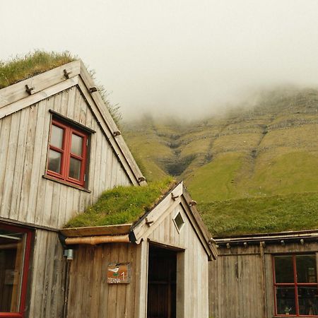 Mulafossur Cottages By Famous Waterfall In Gasadalur Екстериор снимка