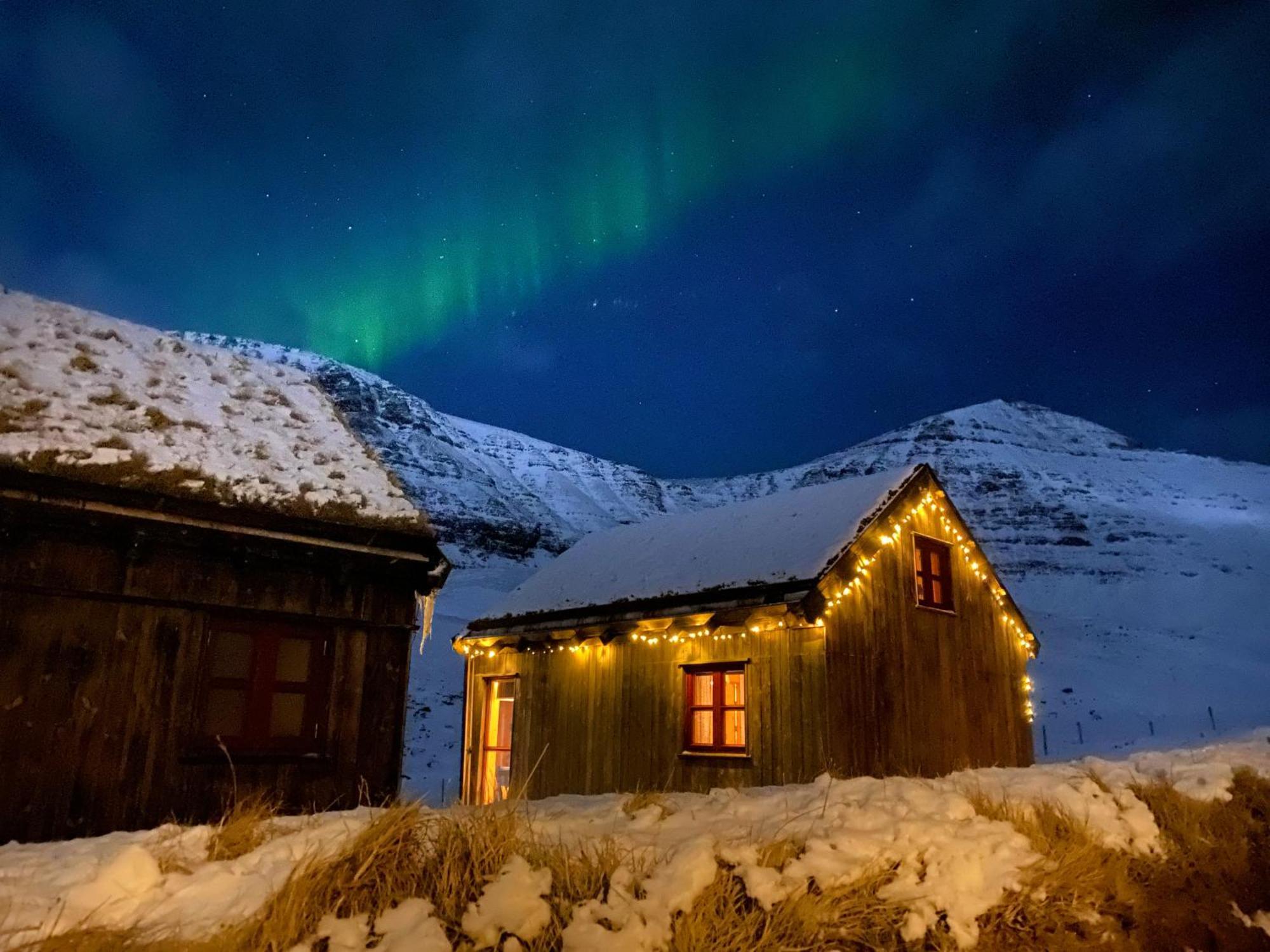 Mulafossur Cottages By Famous Waterfall In Gasadalur Екстериор снимка