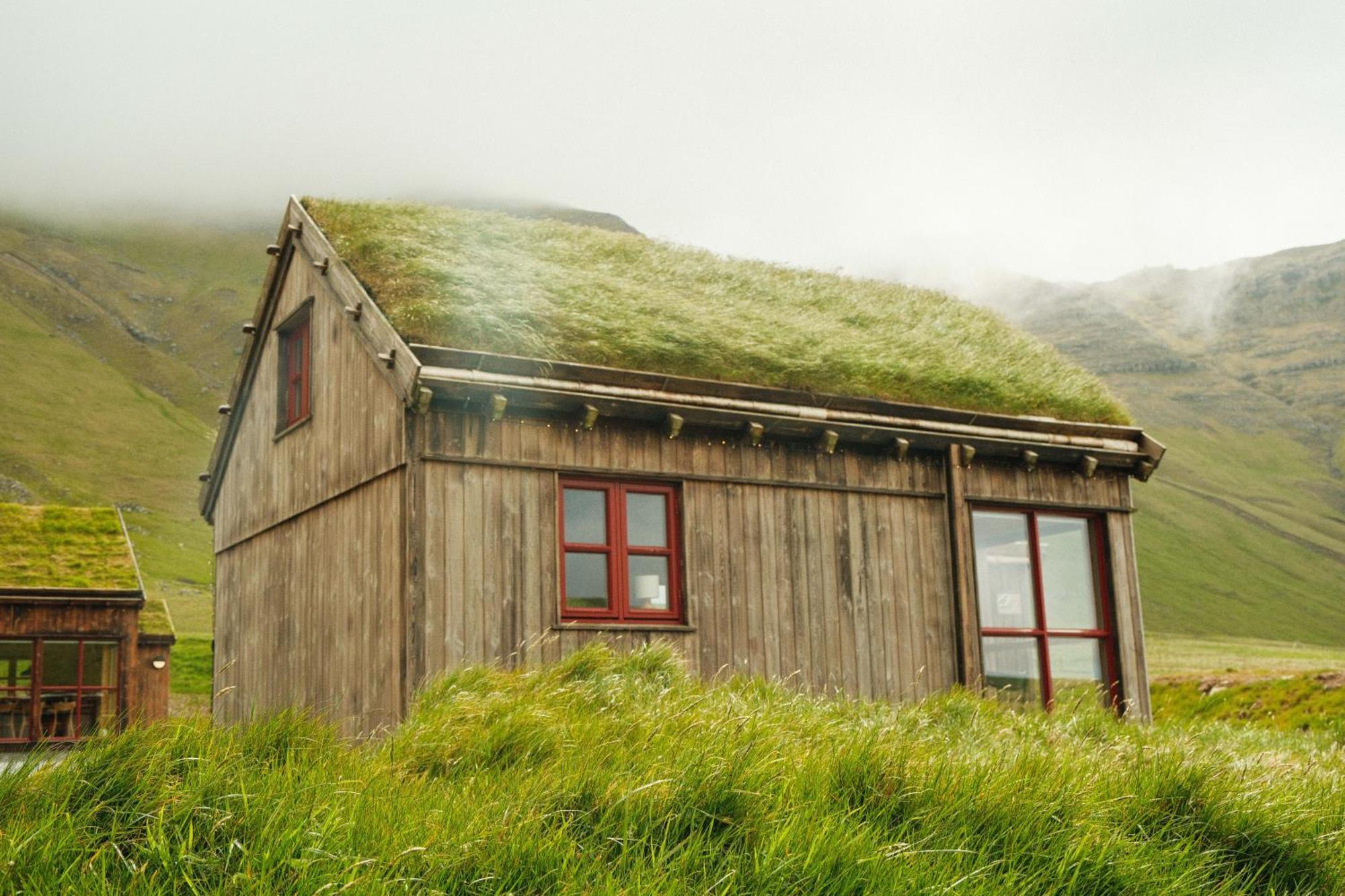 Mulafossur Cottages By Famous Waterfall In Gasadalur Екстериор снимка