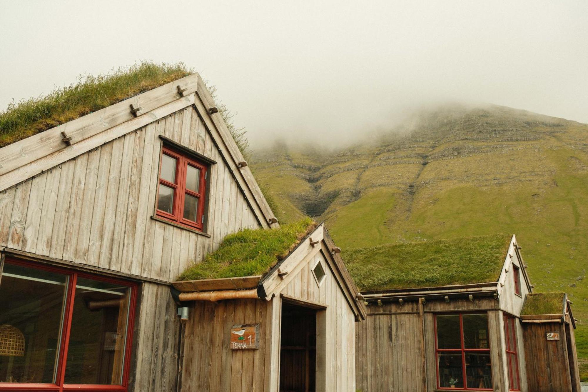 Mulafossur Cottages By Famous Waterfall In Gasadalur Екстериор снимка