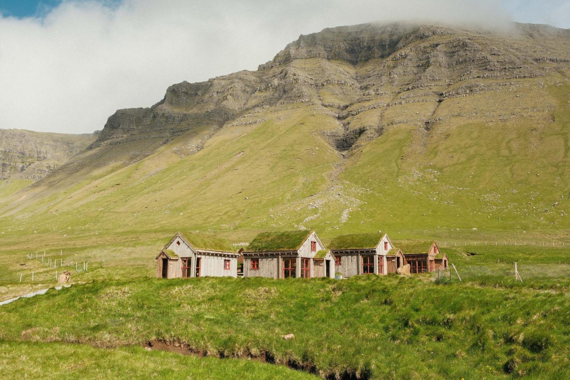 Mulafossur Cottages By Famous Waterfall In Gasadalur Екстериор снимка