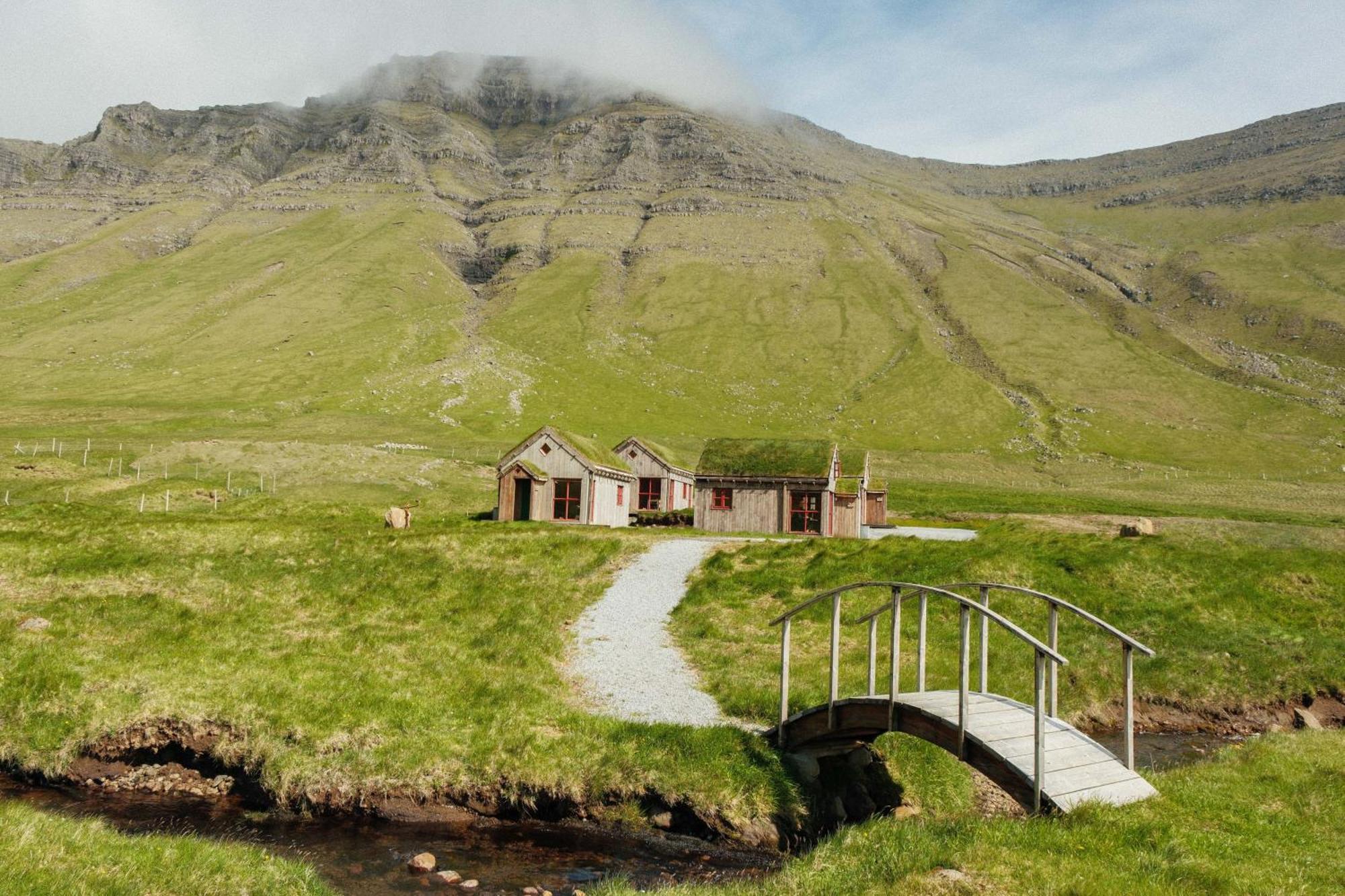 Mulafossur Cottages By Famous Waterfall In Gasadalur Екстериор снимка