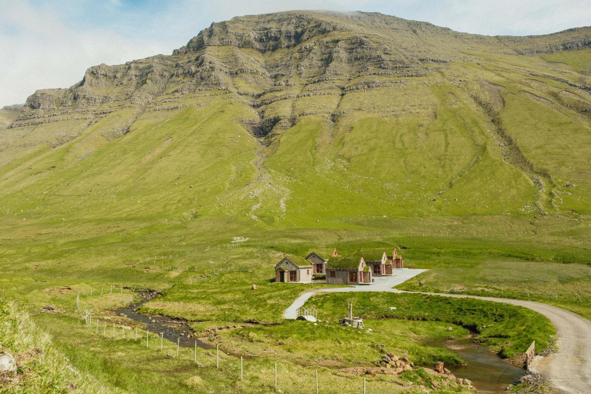 Mulafossur Cottages By Famous Waterfall In Gasadalur Екстериор снимка