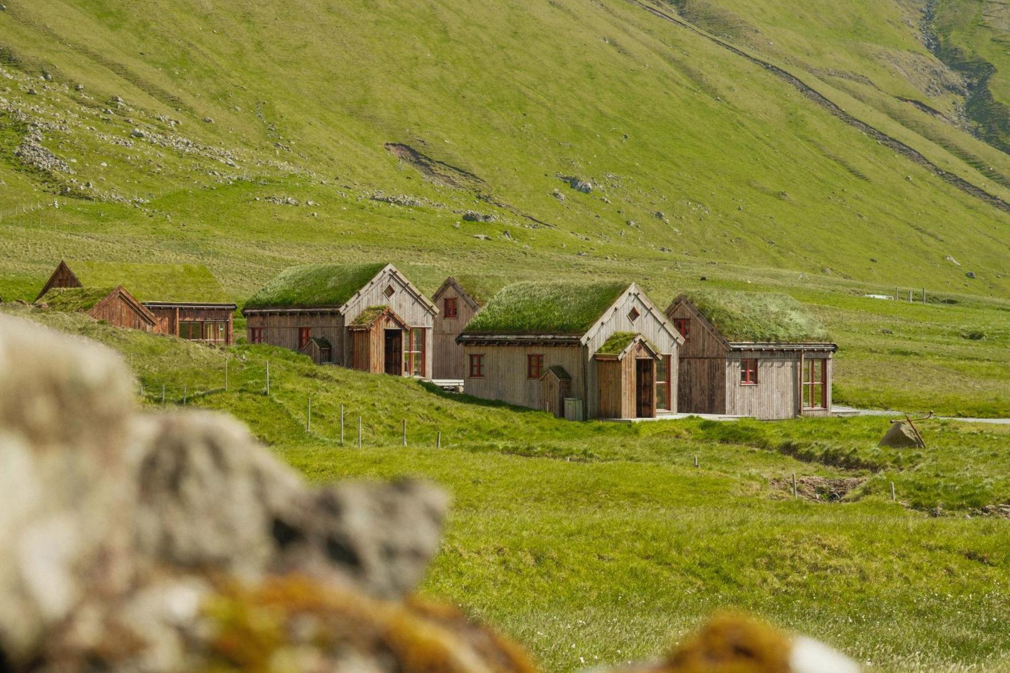 Mulafossur Cottages By Famous Waterfall In Gasadalur Екстериор снимка