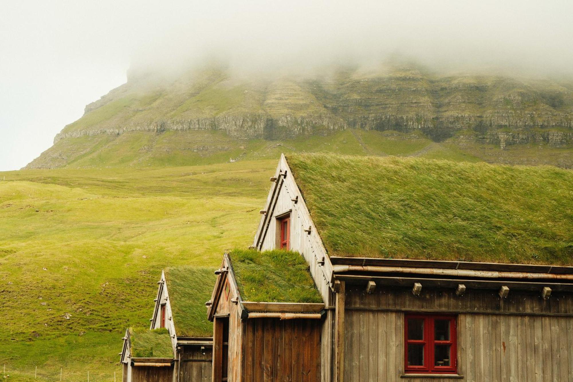 Mulafossur Cottages By Famous Waterfall In Gasadalur Екстериор снимка