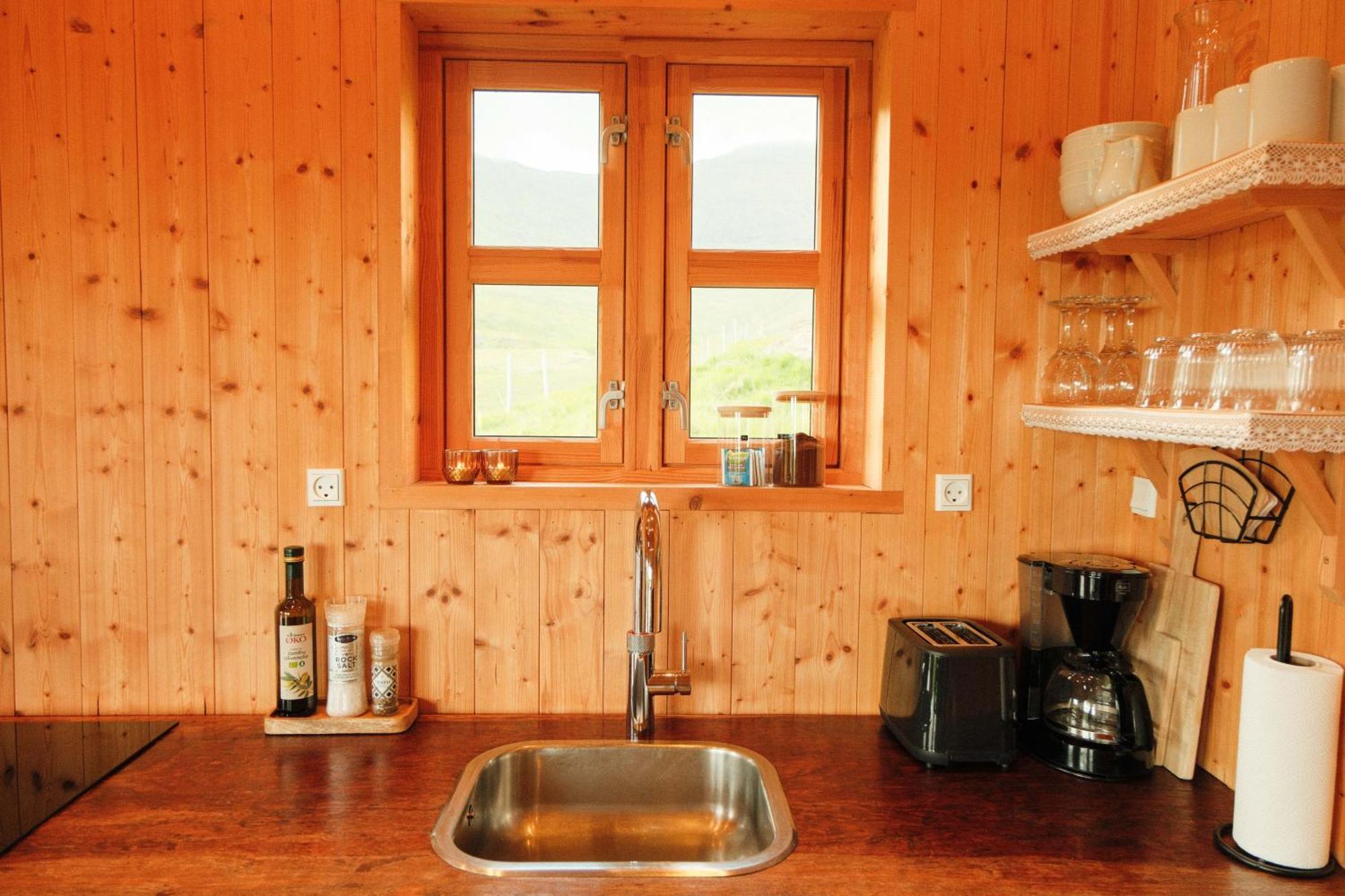 Mulafossur Cottages By Famous Waterfall In Gasadalur Екстериор снимка