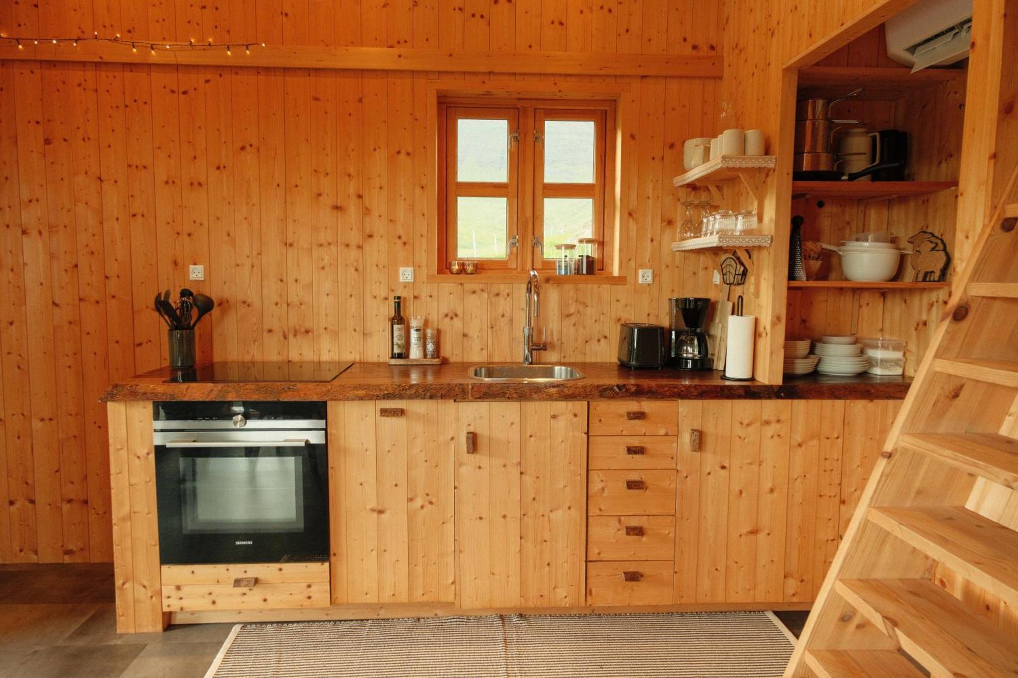 Mulafossur Cottages By Famous Waterfall In Gasadalur Екстериор снимка