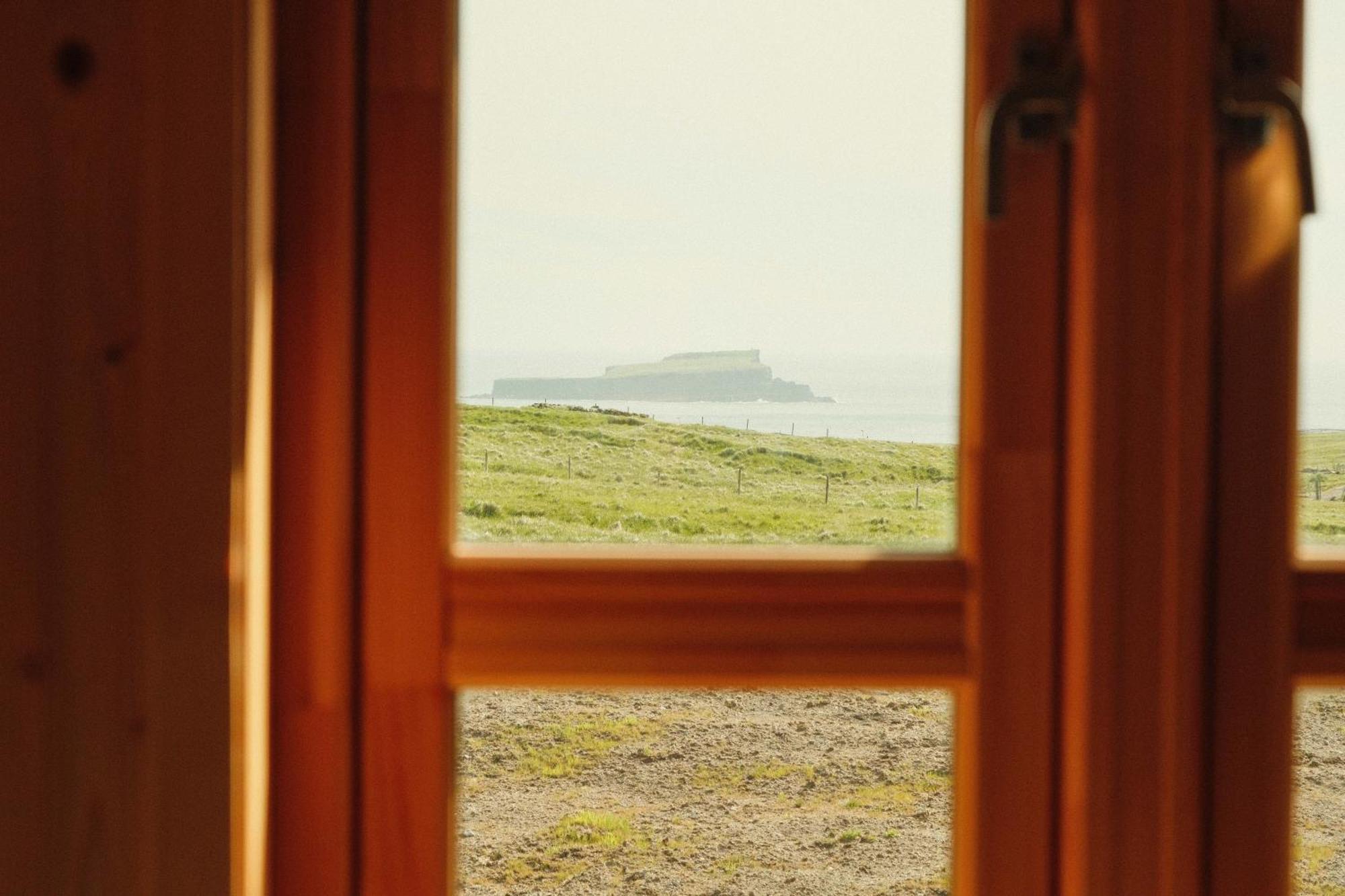 Mulafossur Cottages By Famous Waterfall In Gasadalur Екстериор снимка