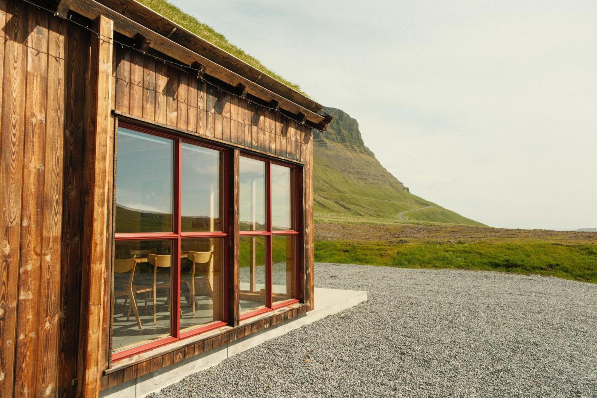 Mulafossur Cottages By Famous Waterfall In Gasadalur Екстериор снимка