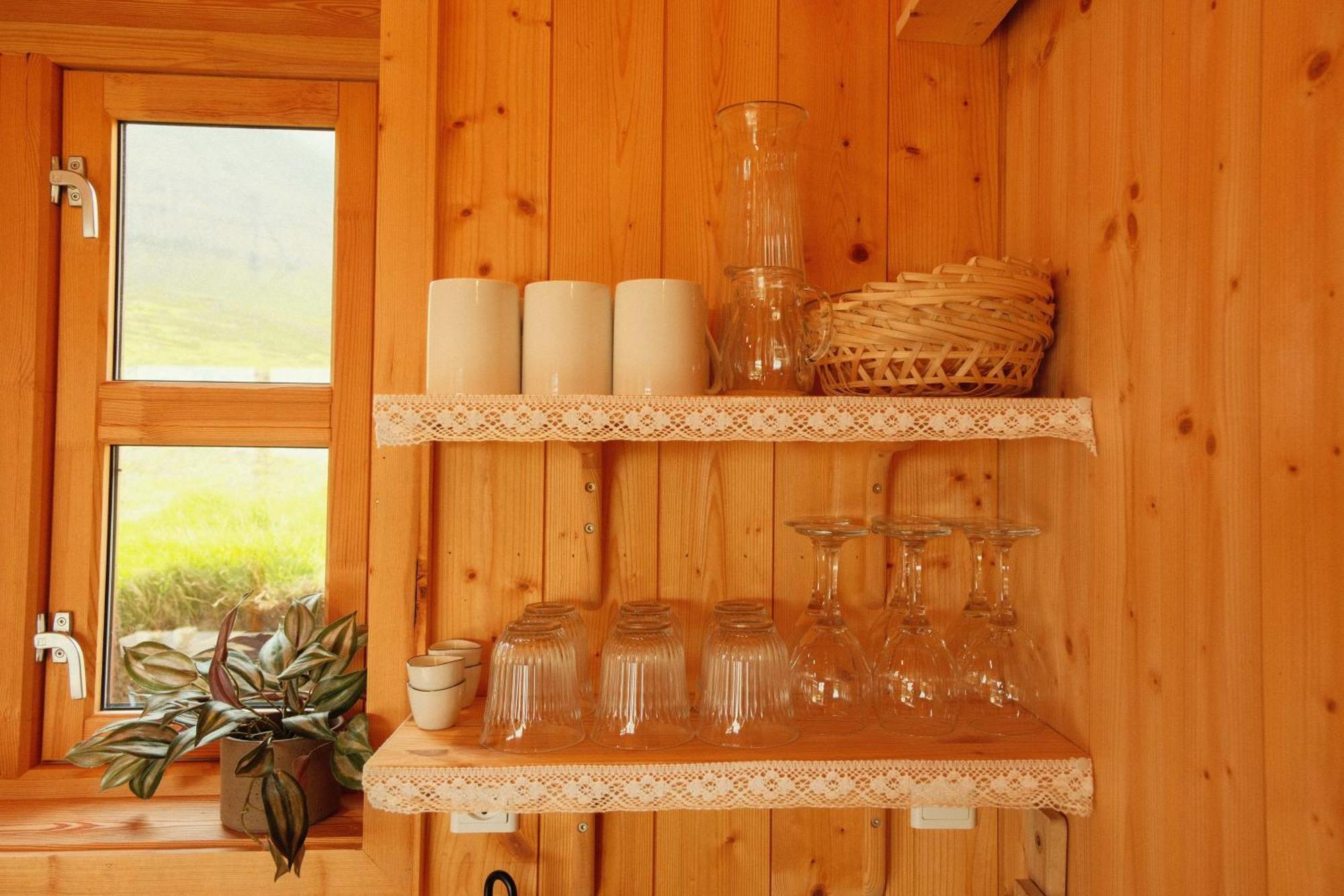 Mulafossur Cottages By Famous Waterfall In Gasadalur Екстериор снимка