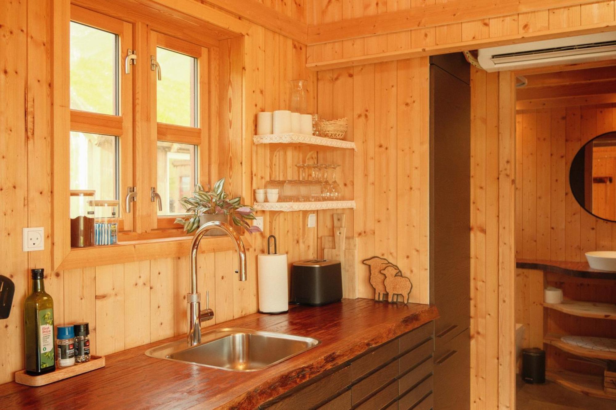 Mulafossur Cottages By Famous Waterfall In Gasadalur Екстериор снимка