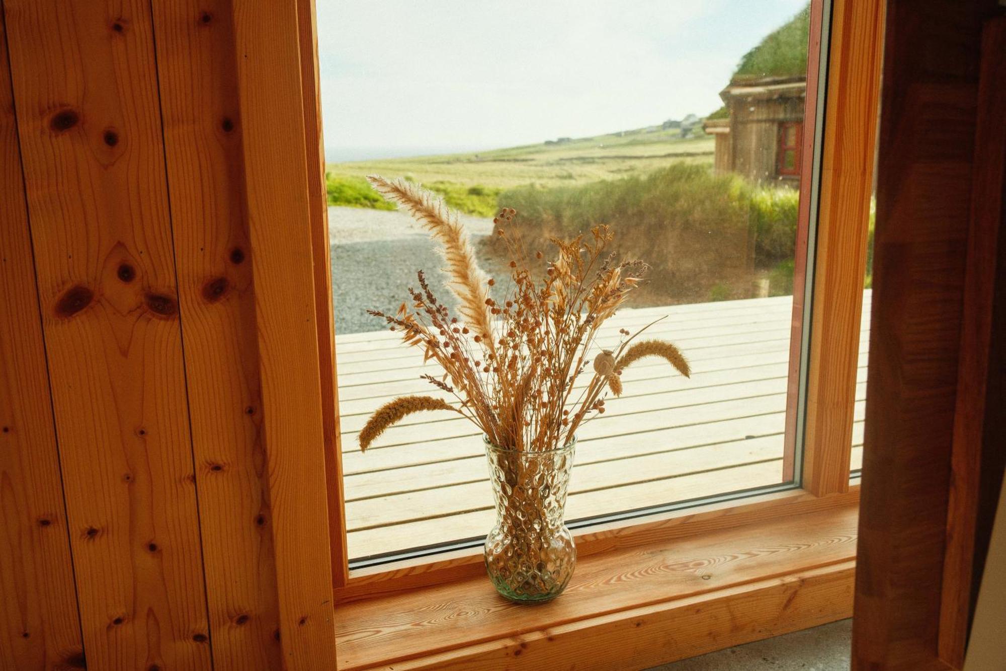 Mulafossur Cottages By Famous Waterfall In Gasadalur Екстериор снимка